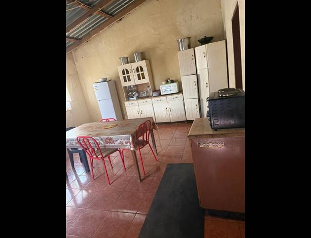 5 BEDROOM HOUSE FOR SALE IN LANGAVILLE